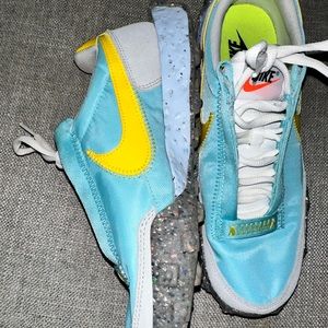 Nike sneakers size 7